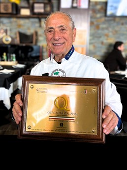 Chef Sérgio Crivelli com o galardão de Qualità Italiana