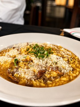 Risotto cremoso com queijo e ervas