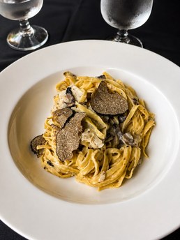 Tagliatelle fresco com trufa preta