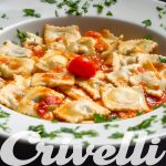 Ravioli di ricotta e spinaci al pomodoro